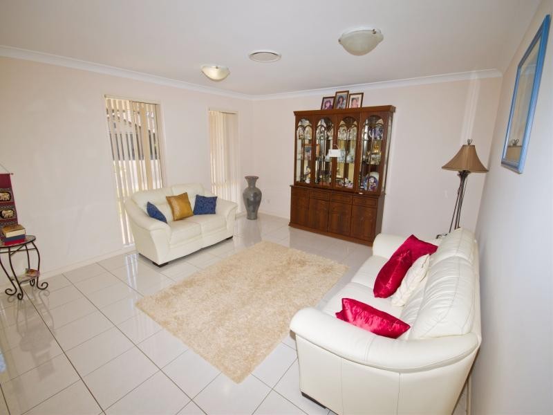 37 Hillview Cres, Little Mountain QLD 4551