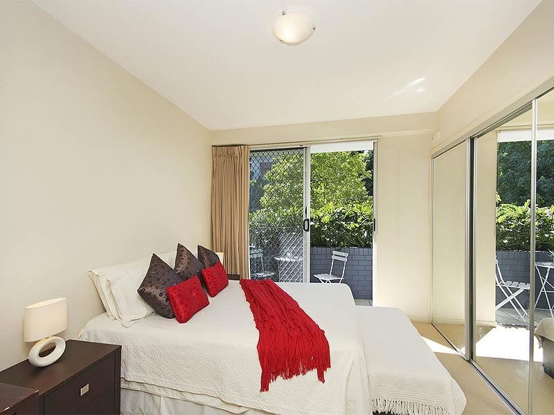 2/10 Vernon Terrace, Teneriffe QLD 4005