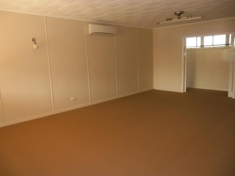 41a Macquarie Street, Booval QLD 4304