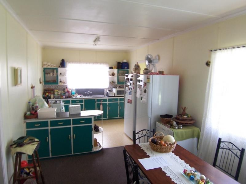 34 Dell Street, Eastern Heights QLD 4305