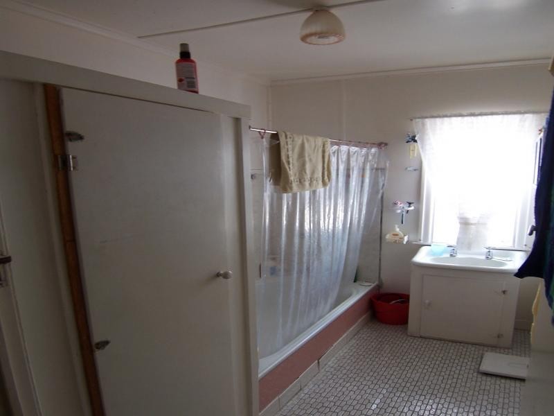 34 Dell Street, Eastern Heights QLD 4305