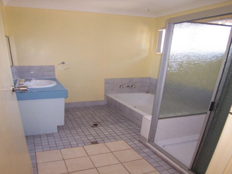 31 Vineyard Street, One Mile QLD 4305