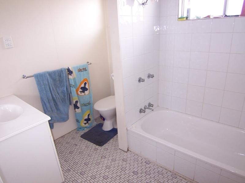 23 Denman Street, Leichhardt QLD 4305