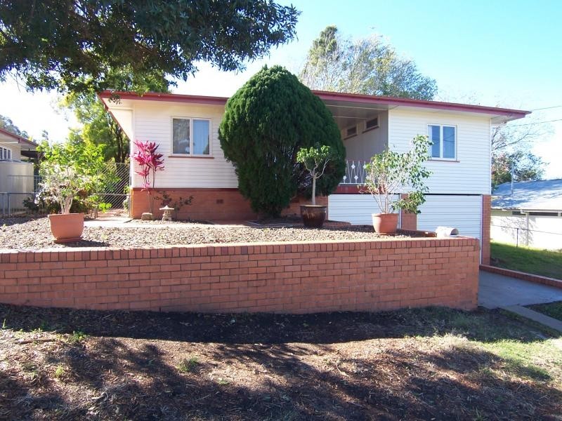 10 Edwards Street, Eastern Heights QLD 4305