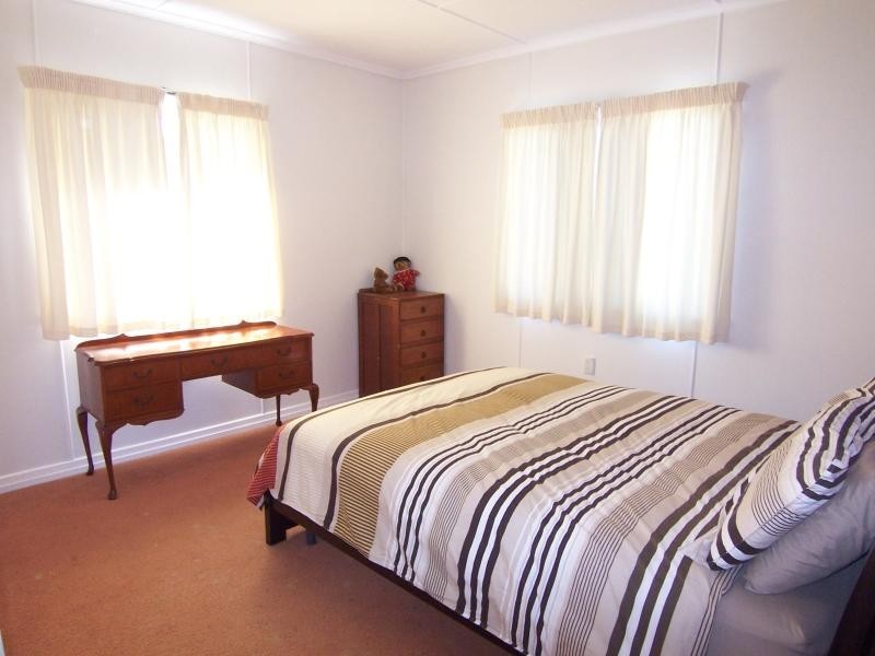 10 Edwards Street, Eastern Heights QLD 4305