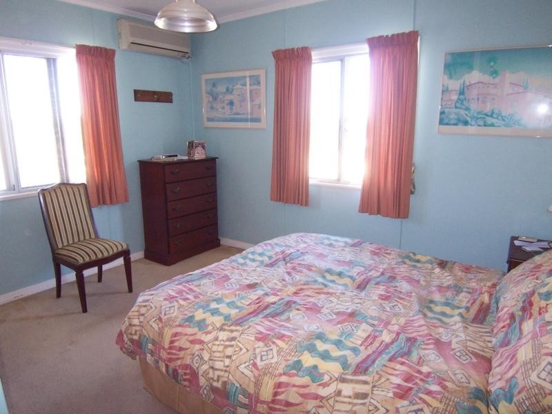 10 Edwards Street, Eastern Heights QLD 4305