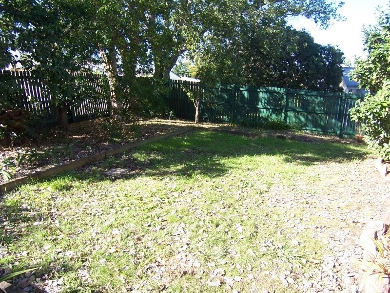 10 Edwards Street, Eastern Heights QLD 4305