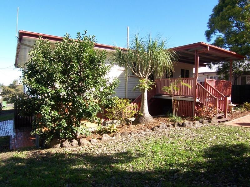 10 Edwards Street, Eastern Heights QLD 4305