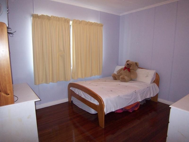 10 Edwards Street, Eastern Heights QLD 4305