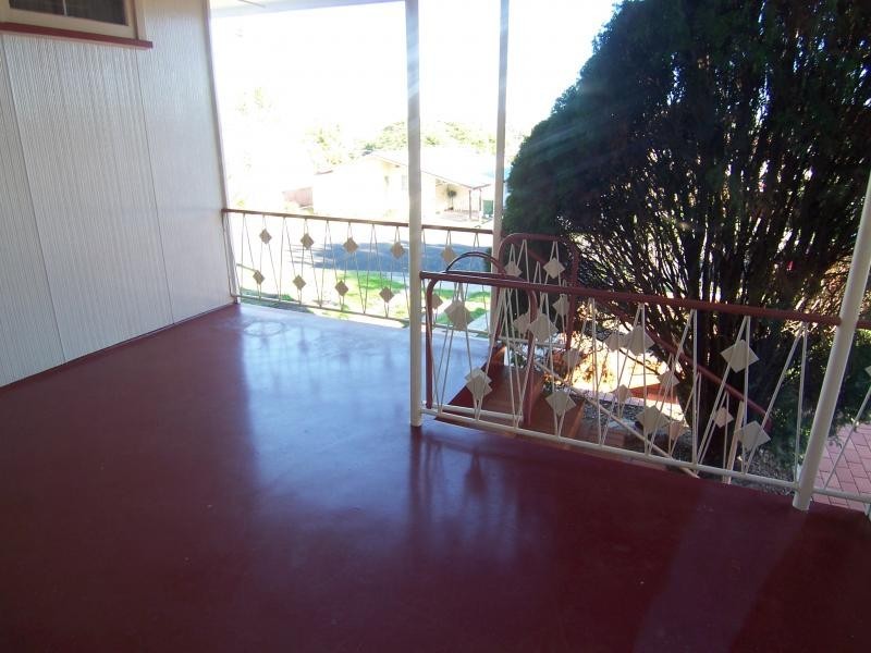 10 Edwards Street, Eastern Heights QLD 4305