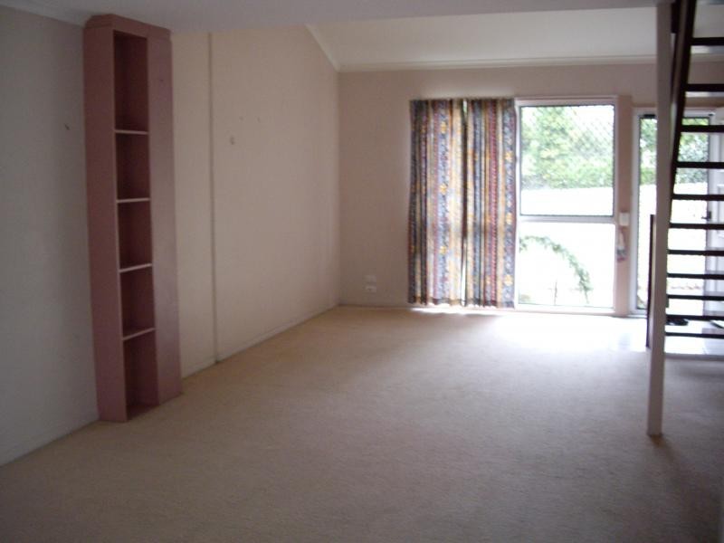 3/14a MacQuarie Street, Booval QLD 4304