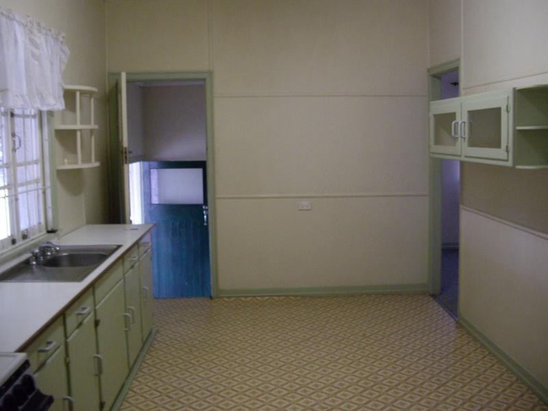 2 THURSO STREET, North Booval QLD 4304