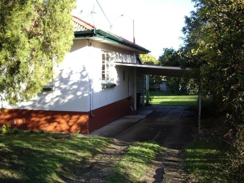 2 THURSO STREET, North Booval QLD 4304