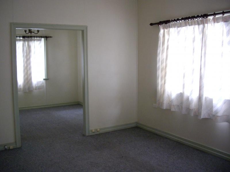 2 THURSO STREET, North Booval QLD 4304