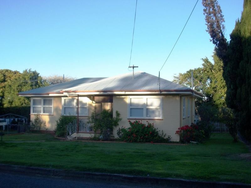 25 Blaxland Street, Eastern Heights QLD 4305