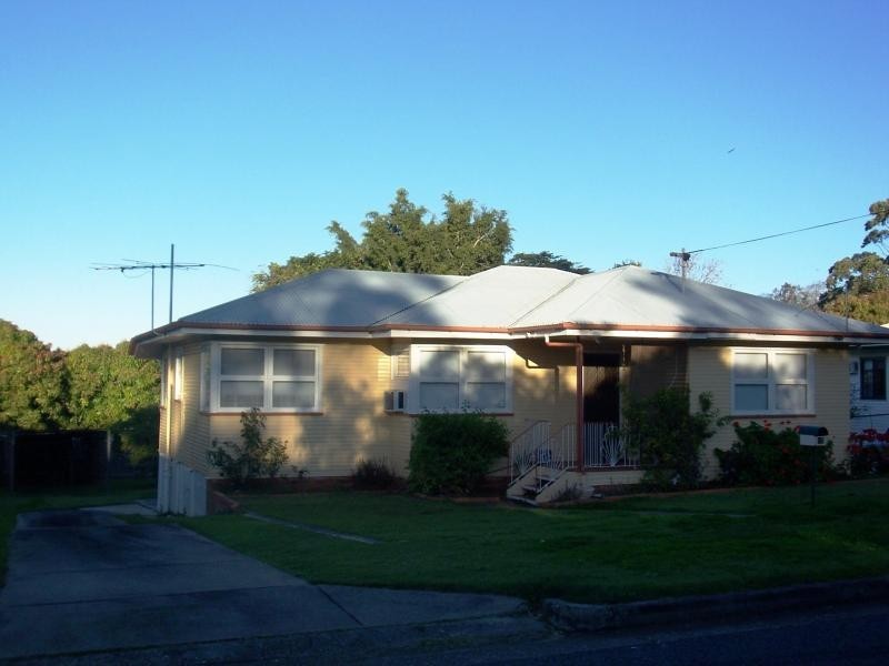 25 Blaxland Street, Eastern Heights QLD 4305
