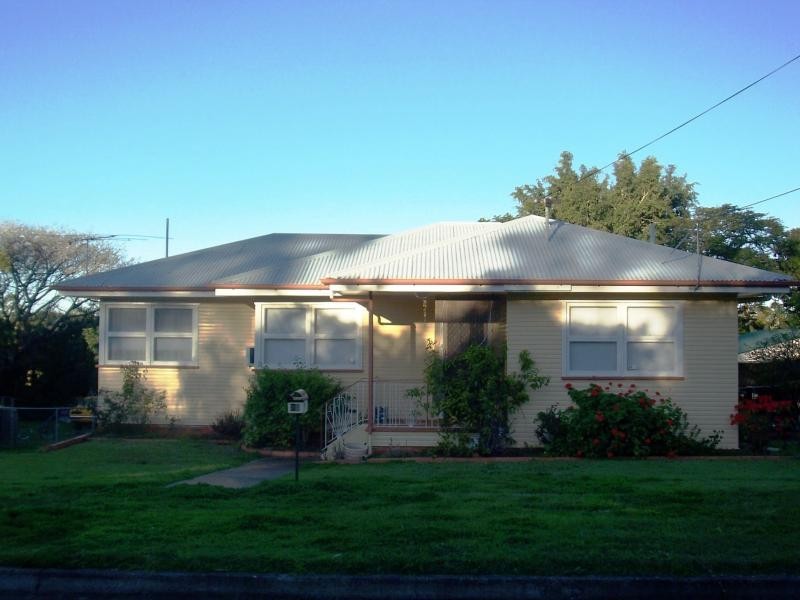 25 Blaxland Street, Eastern Heights QLD 4305