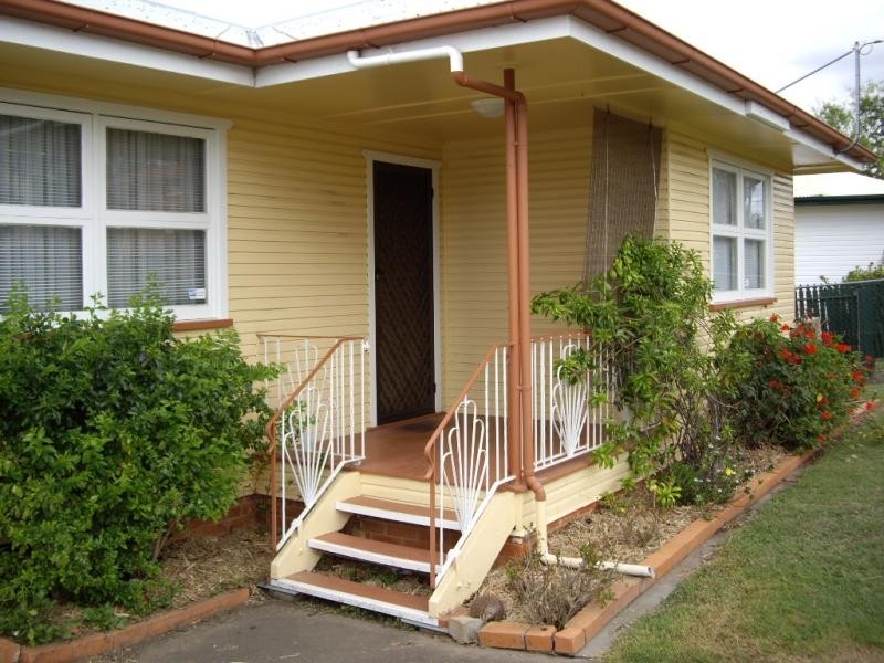 25 Blaxland Street, Eastern Heights QLD 4305