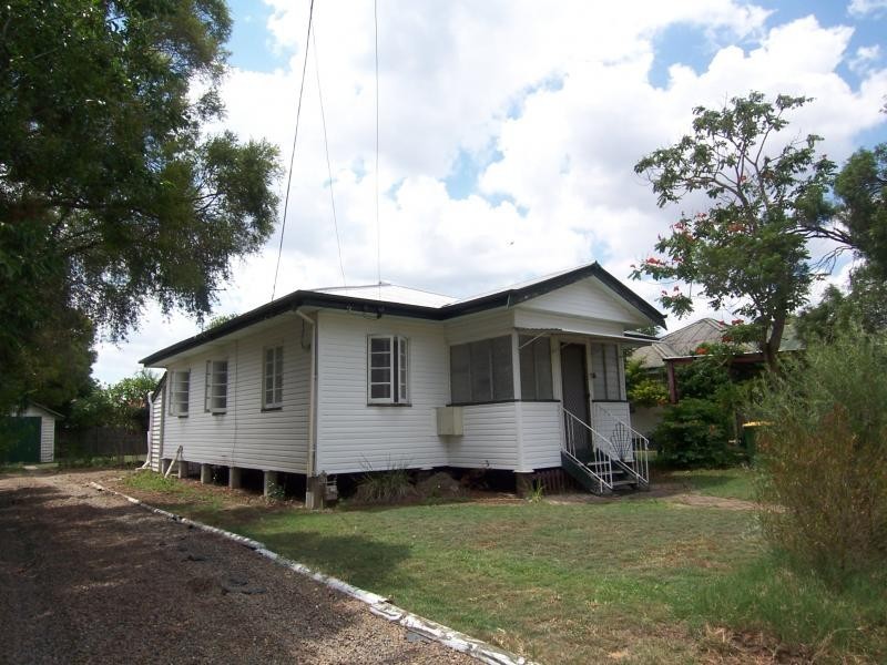 14 WARRELL STREET, Ipswich QLD 4305