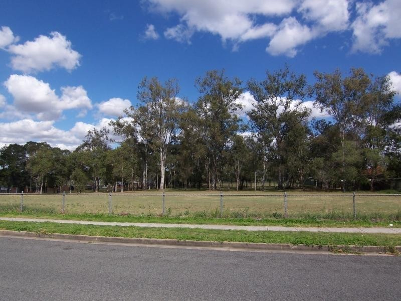 1 Larsen Street, Leichhardt QLD 4305