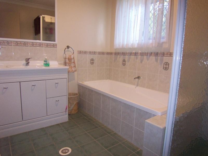 85 South Station Rd, Silkstone QLD 4304