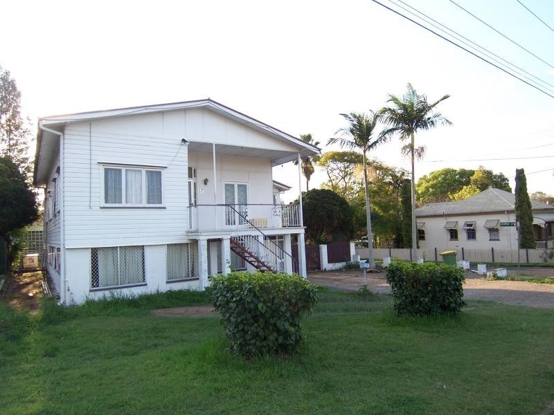 17 Walsh Street, Newtown QLD 4305