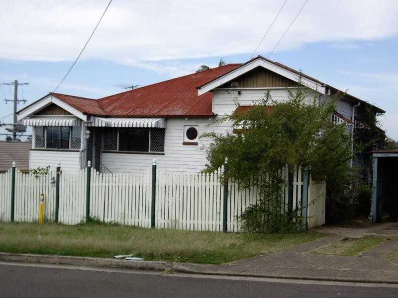 27 BOOVAL STREET, Booval QLD 4304