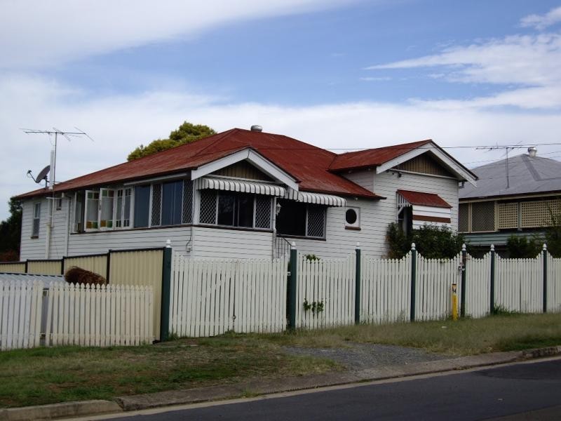 27 BOOVAL STREET, Booval QLD 4304