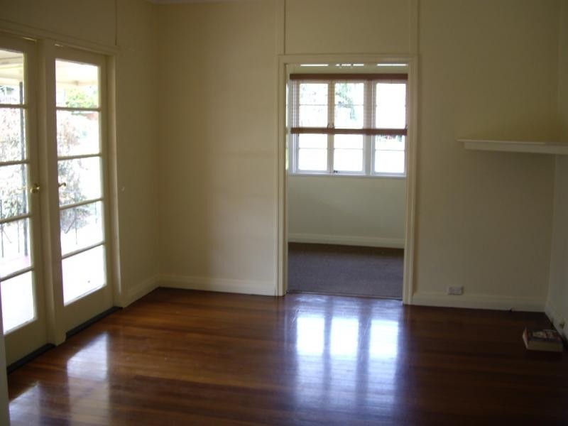2 GEORGE LANE, Ipswich QLD 4305
