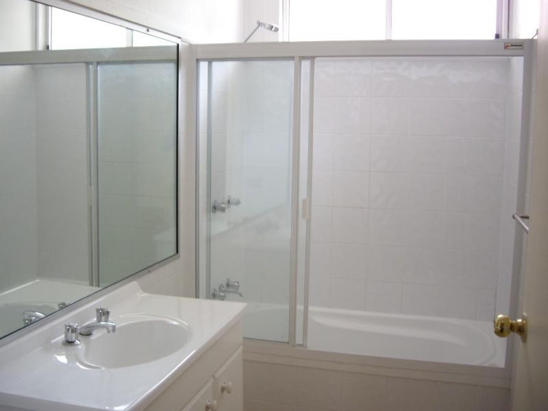 2 GEORGE LANE, Ipswich QLD 4305