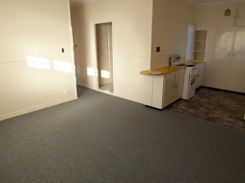 1/2 Gilmore st, Leichhardt QLD 4305