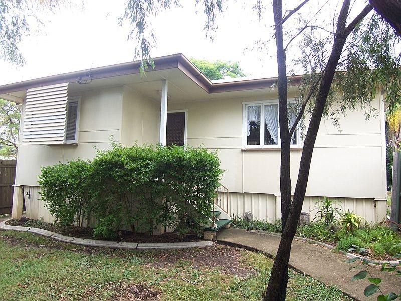 2B Cemetary Rd, Eastern Heights QLD 4305