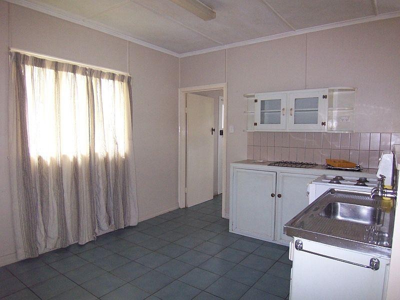 2B Cemetary Rd, Eastern Heights QLD 4305