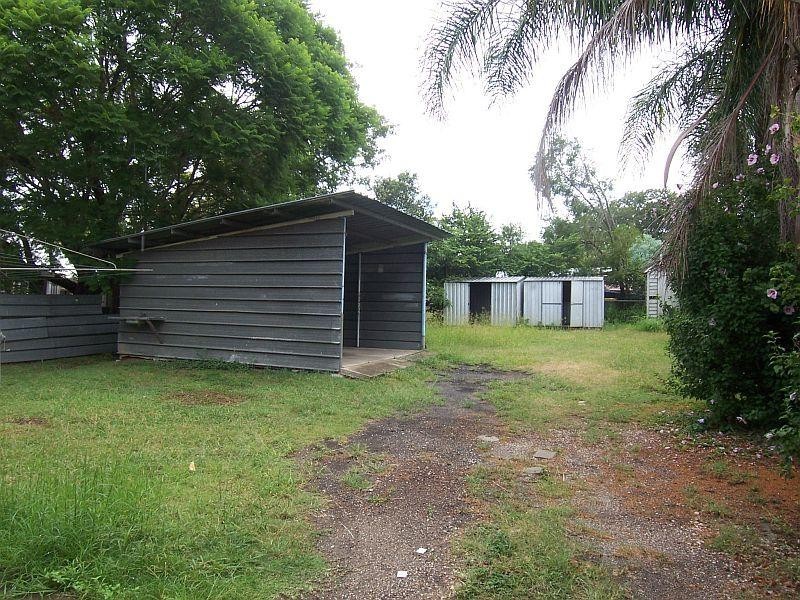2B Cemetary Rd, Eastern Heights QLD 4305