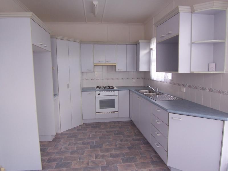 1 Shapcott Street, Eastern Heights QLD 4305