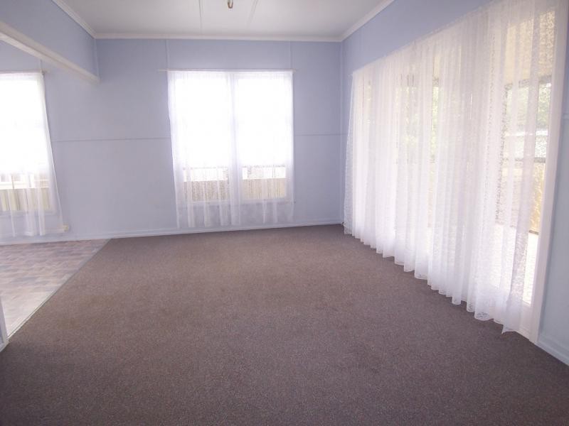 1 Shapcott Street, Eastern Heights QLD 4305