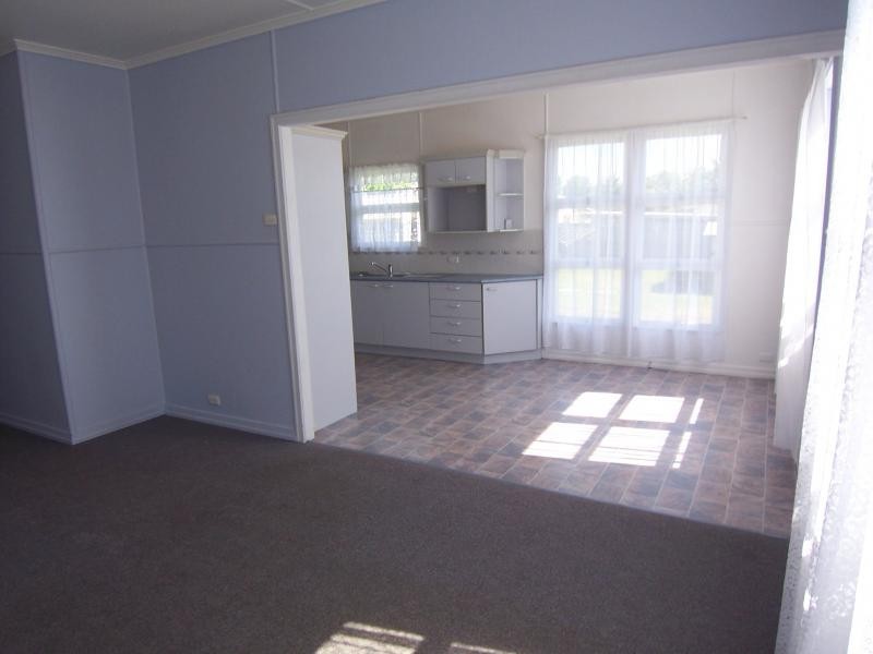 1 Shapcott Street, Eastern Heights QLD 4305