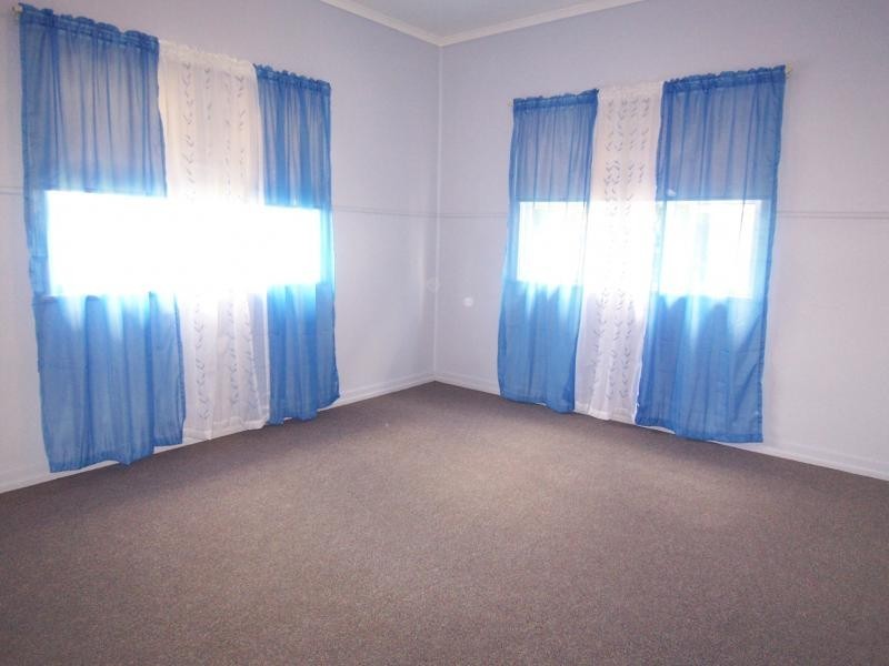 1 Shapcott Street, Eastern Heights QLD 4305