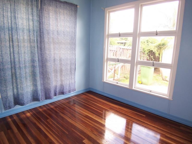 1 Shapcott Street, Eastern Heights QLD 4305