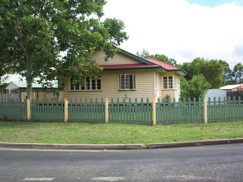 12 Casey St, Leichhardt QLD 4305