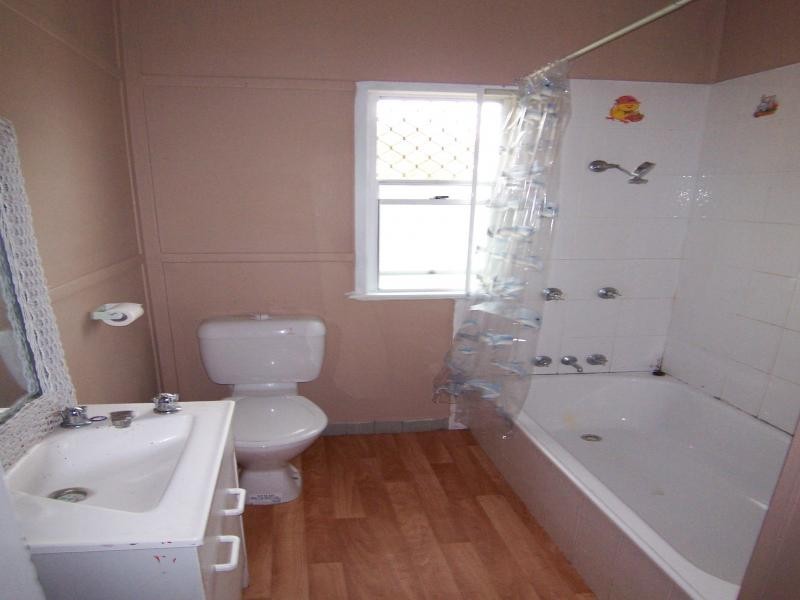 12 Casey St, Leichhardt QLD 4305