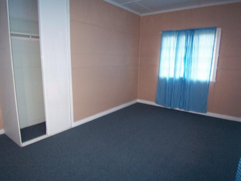 12 Casey St, Leichhardt QLD 4305