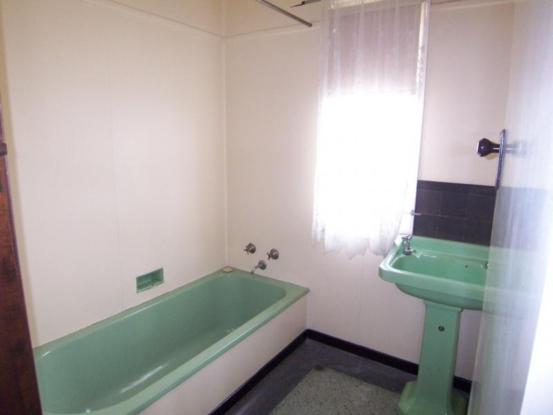 9 Kitchener Street, Booval QLD 4304