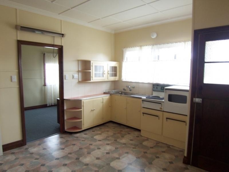 9 Kitchener Street, Booval QLD 4304