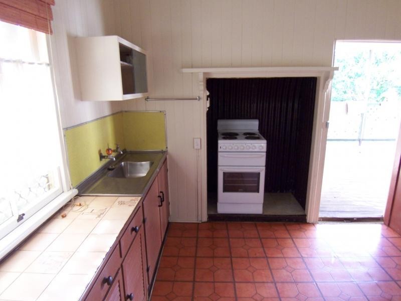 46 Blackstone Road, Eastern Heights QLD 4305