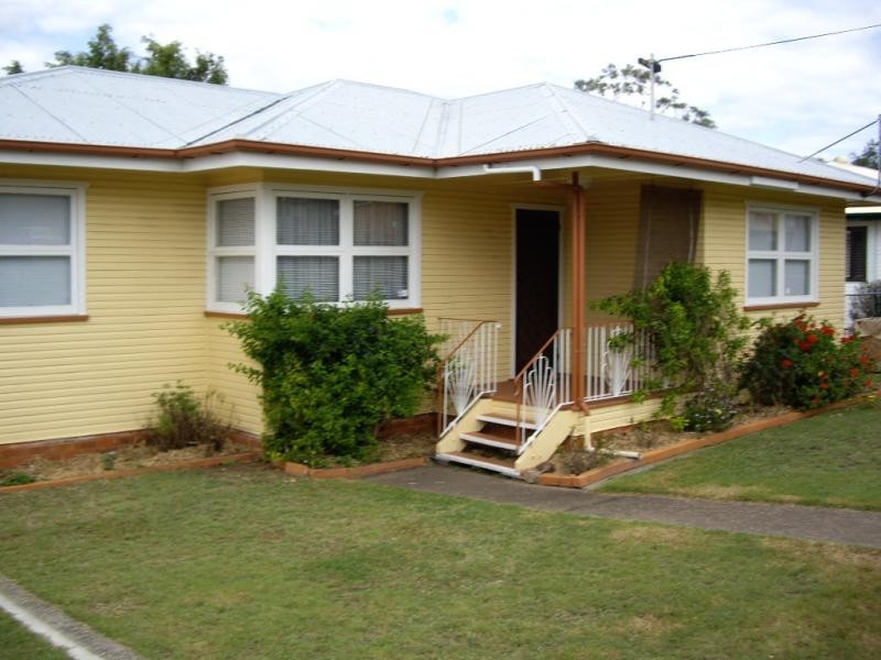 25 Blaxland Street, Eastern Heights QLD 4305