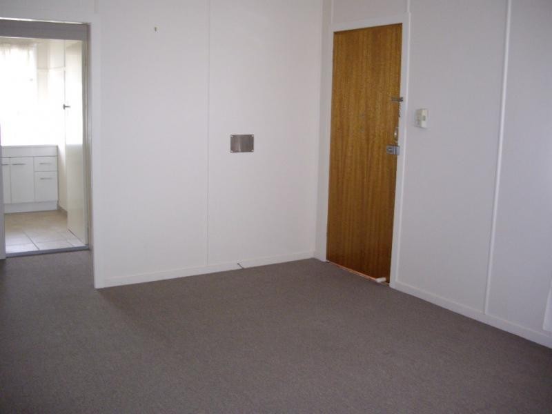 25 Blaxland Street, Eastern Heights QLD 4305