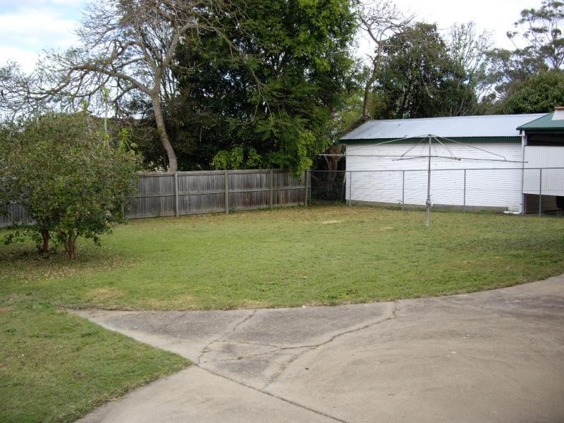 25 Blaxland Street, Eastern Heights QLD 4305