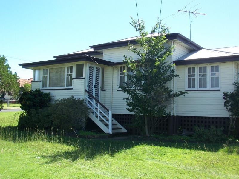 74 Blackstone, Silkstone QLD 4304