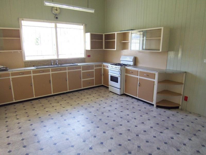 74 Blackstone, Silkstone QLD 4304